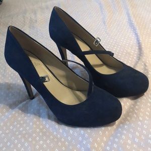 VINCE CAMUTO Navy Heels